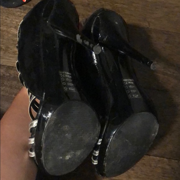 Shoes - Picture 5 of 8